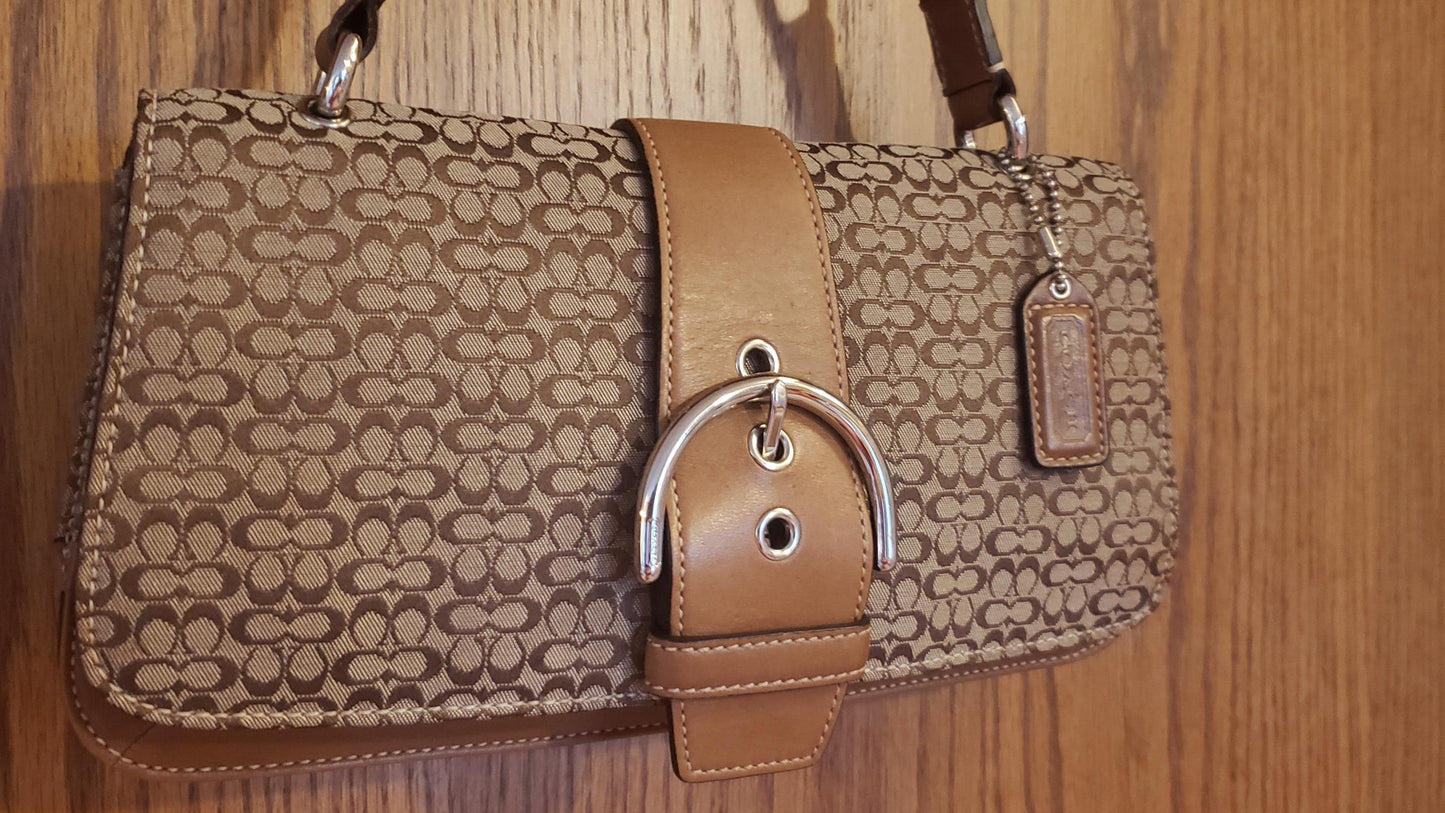 Vintage COACH iconic Soho Optic Signature Canvas and leather shoulder buckle flap bag #7075 Y2K