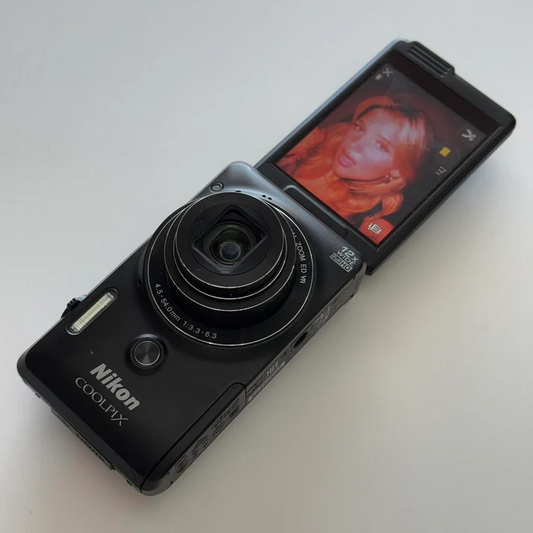 Pre owned Nikon Coolpix S6900 Digital Camera Bundle