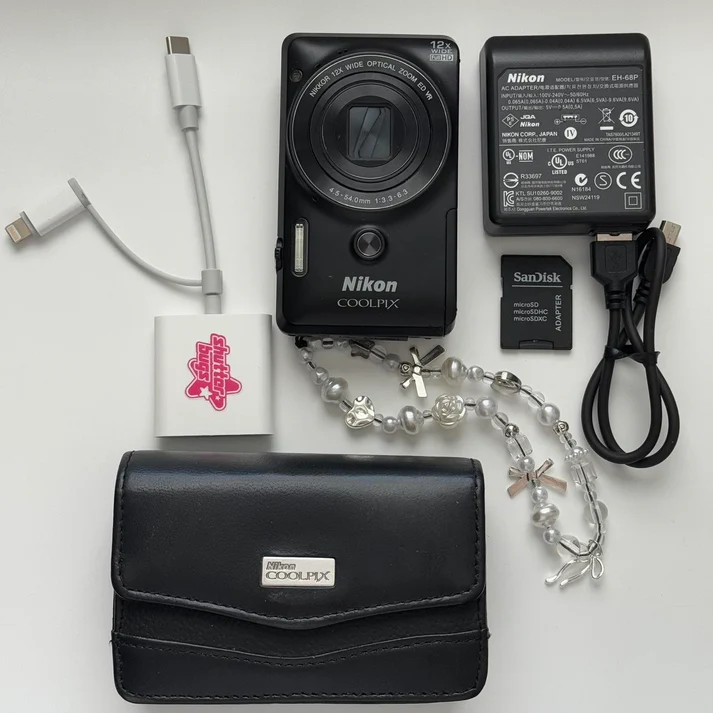 Pre owned Nikon Coolpix S6900 Digital Camera Bundle