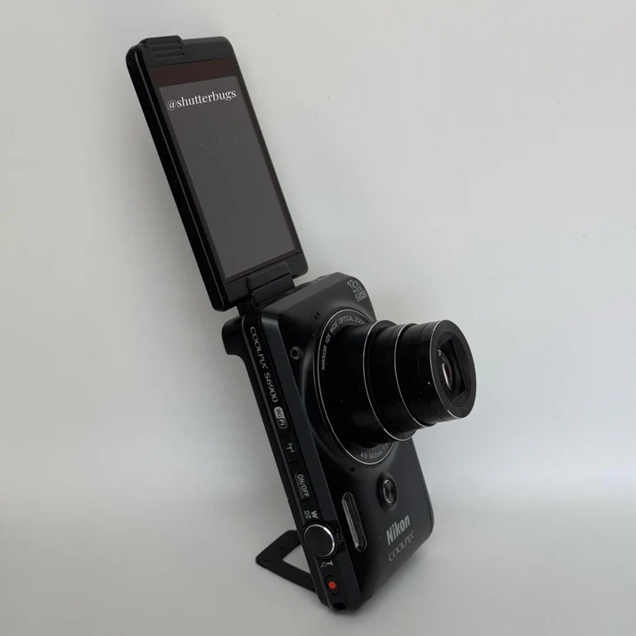 Pre owned Nikon Coolpix S6900 Digital Camera Bundle