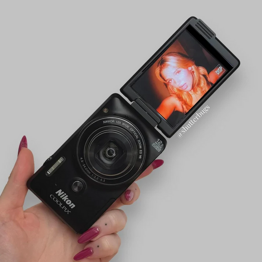 Pre owned Nikon Coolpix S6900 Digital Camera Bundle